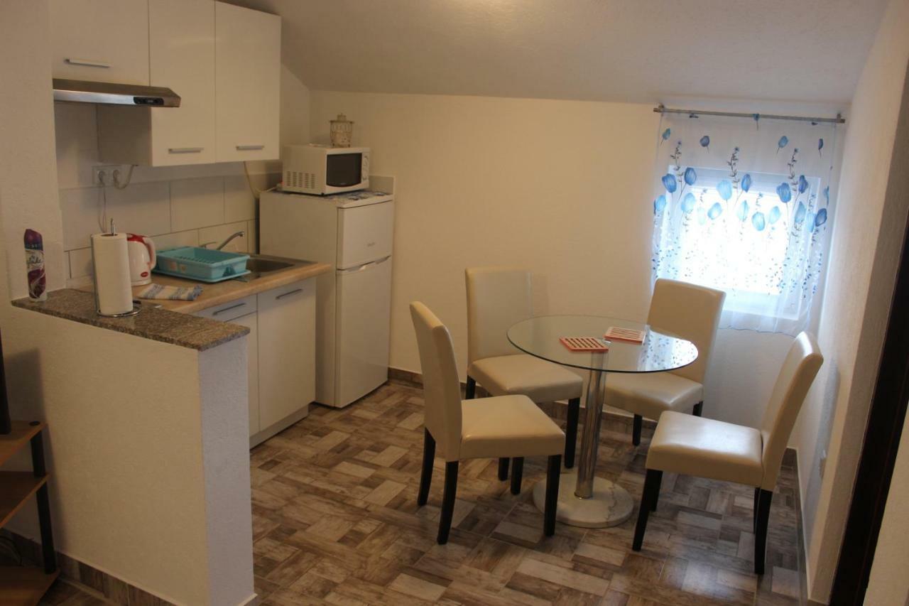 Apartments Anicic Coric Omisalj Ngoại thất bức ảnh