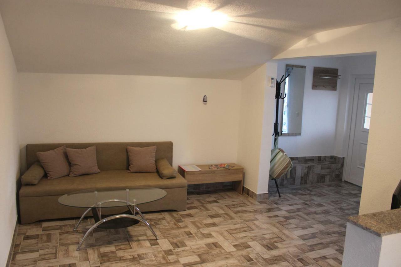 Apartments Anicic Coric Omisalj Ngoại thất bức ảnh